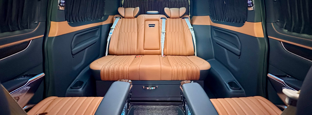 汽车内饰工程师设计工作台-豪华内饰特写